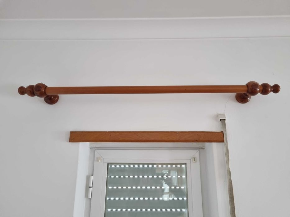 Conjunto varões para cortinado, em madeira, c/ 1.00 m + acessórios