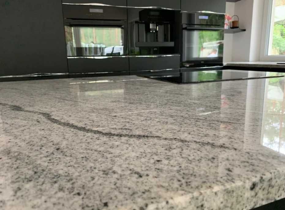 Blaty/parapety pod wymiar, granit, konglomeraty kwarcowe/granitowe