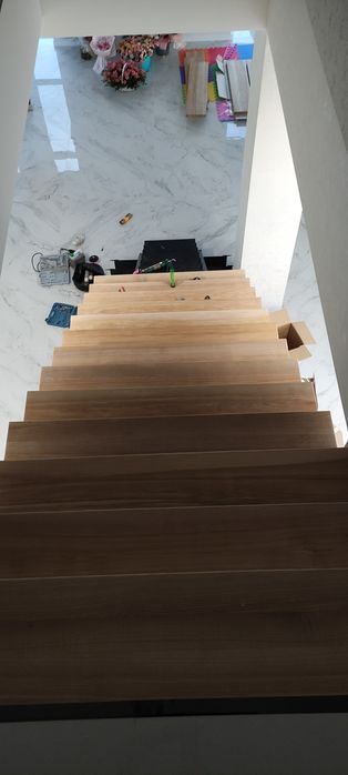 Деревʼяні сходи на замовлення–Івано-Франківськ монтаж, сучасний дизайн