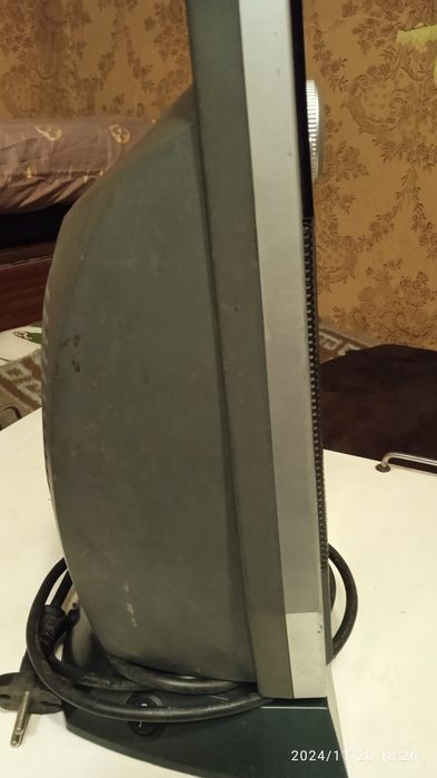 Продам керамический обогреватель.