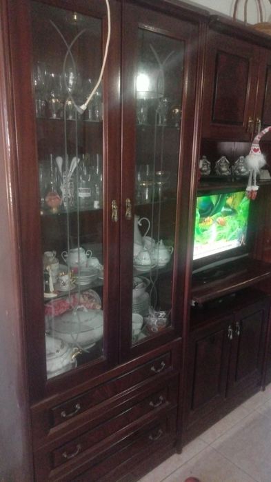 Armário de sala antigo