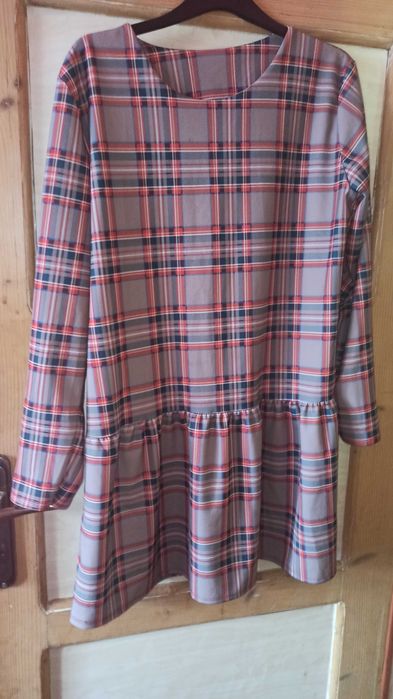 Piękna sukieneczka rozmiar 46