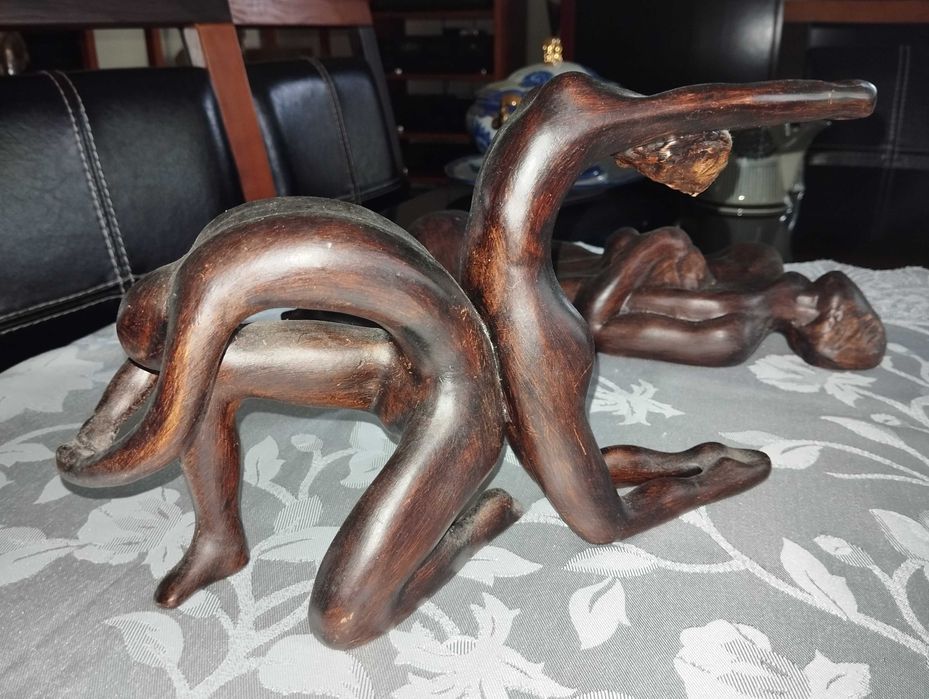 Estatueta artísticas em louça
