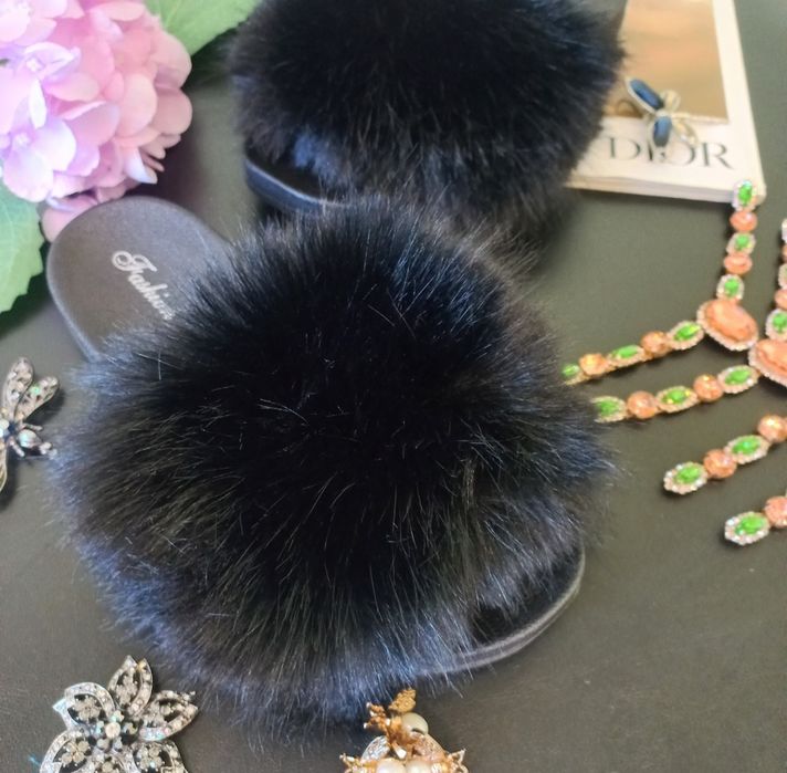 Меховие шльопки для дому та вулиці