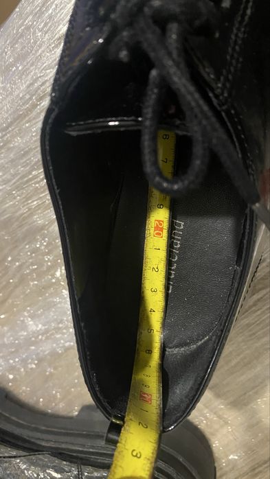 Чорні лаковані туфлі-оксфорди