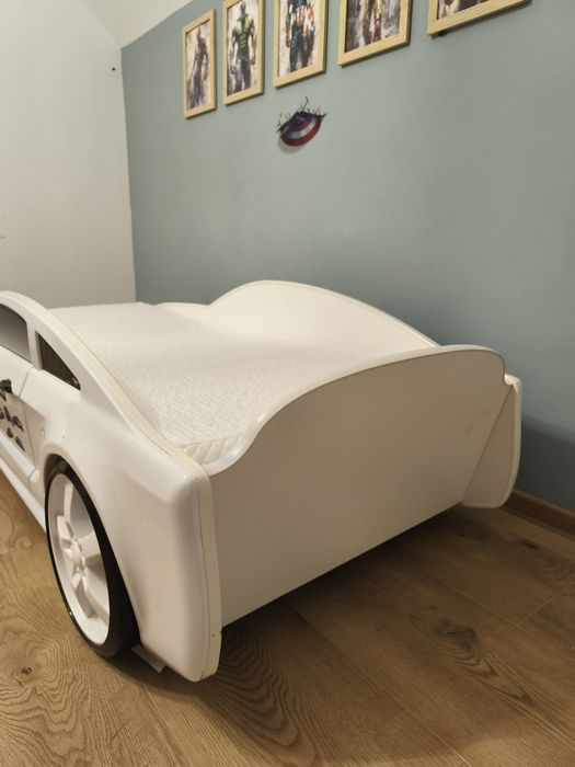 Łóżko samochód materac