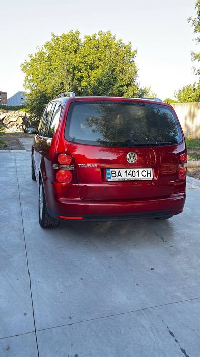 Продаю Volkswagen Touran 1.6mpi