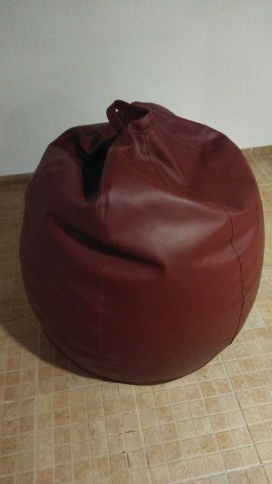 Pufe Bordô em napa - Muito resistente