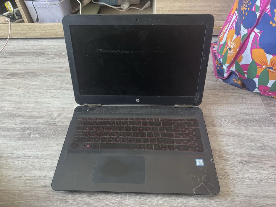 HP Omen 15 / i7-7700HQ / 16GB RAM / SSD 128GB + HDD 1TB / GTX 1050 – uszkodzony, na części