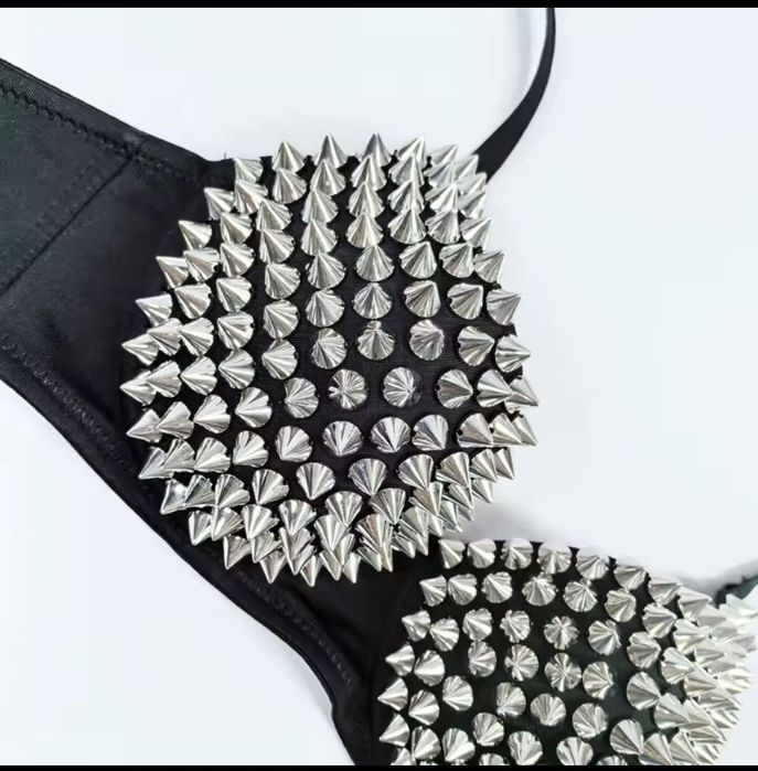 Декоративный лиф с шипами