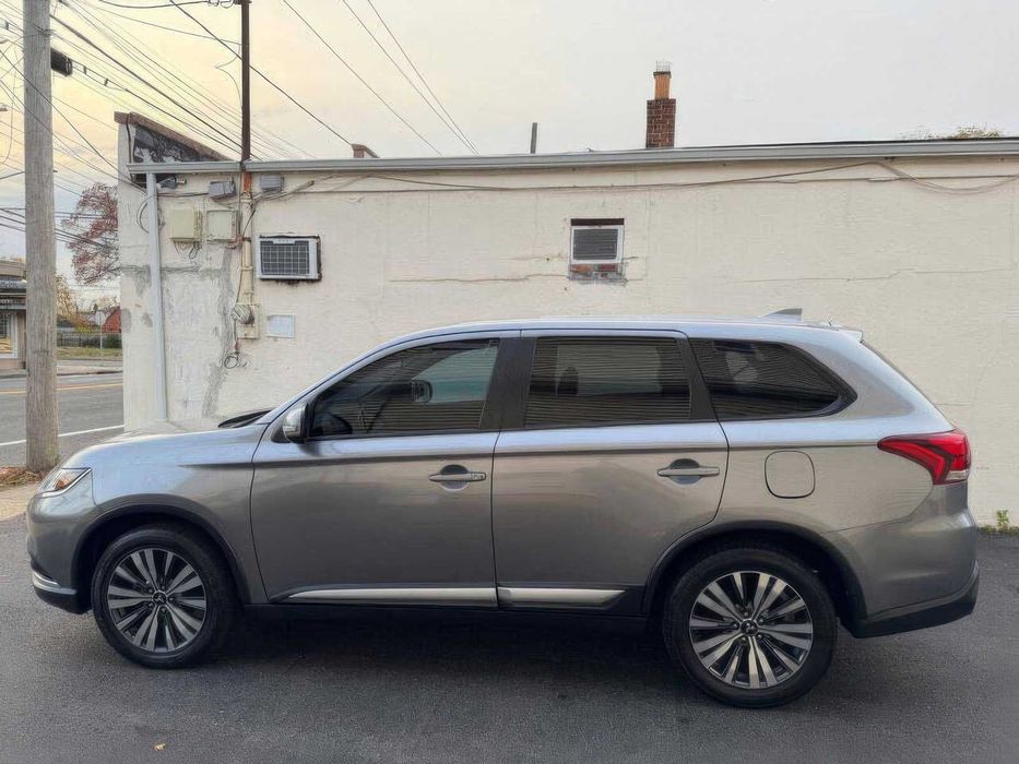 Mitsubishi Outlander      2019