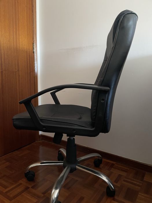 Cadeira de Escritório Giratória com Apoio de Braços