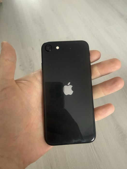 Iphone se2020 . 2000 грн