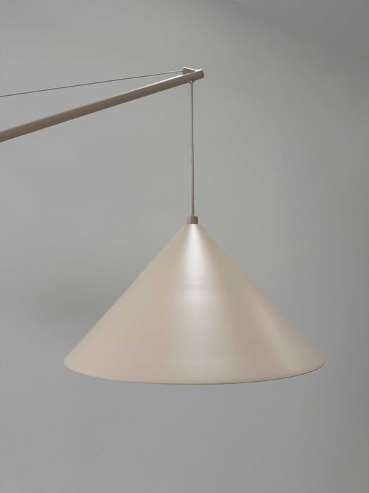 Lampa podłogowa z podstawą z trawertynu Westwing