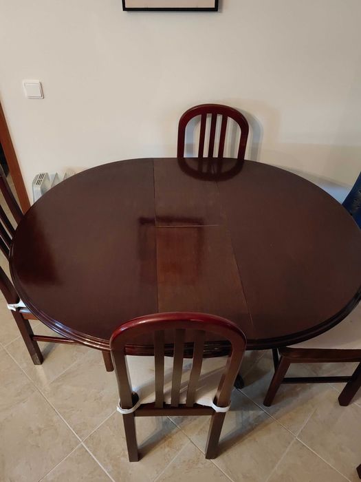 Mesa de jantar e 6 cadeiras