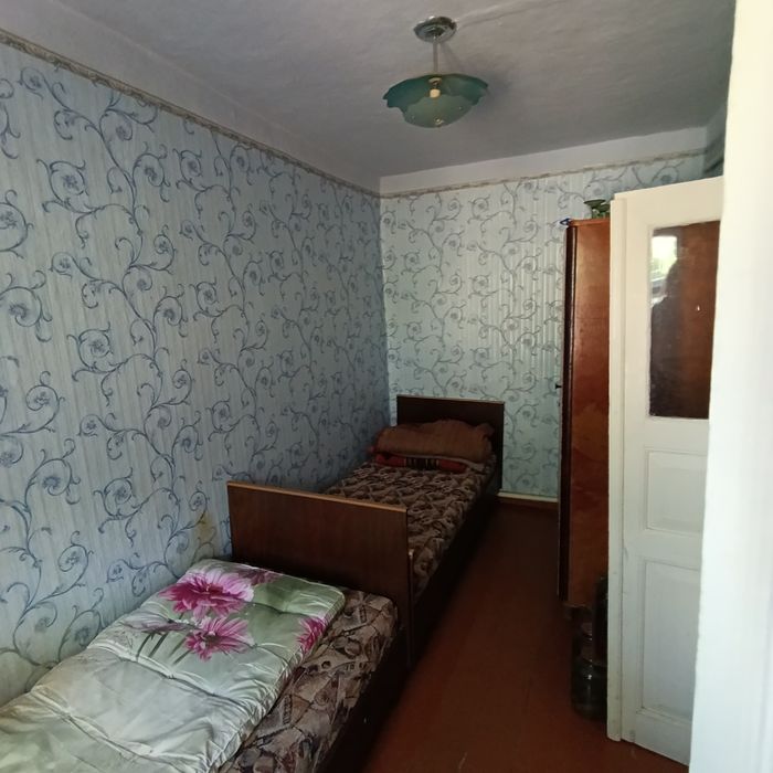 Продаю пів будинку Космонавтів, окремий двір,