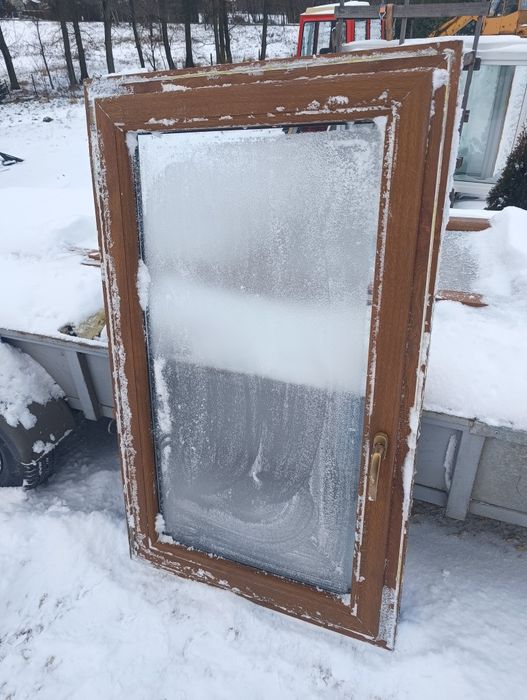 Okno 86x143 złoty dąb rozwierno uchylne plastikowe