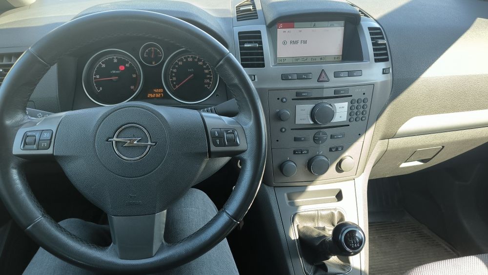 Sprzedam Opel Zafira 1.9 cdti