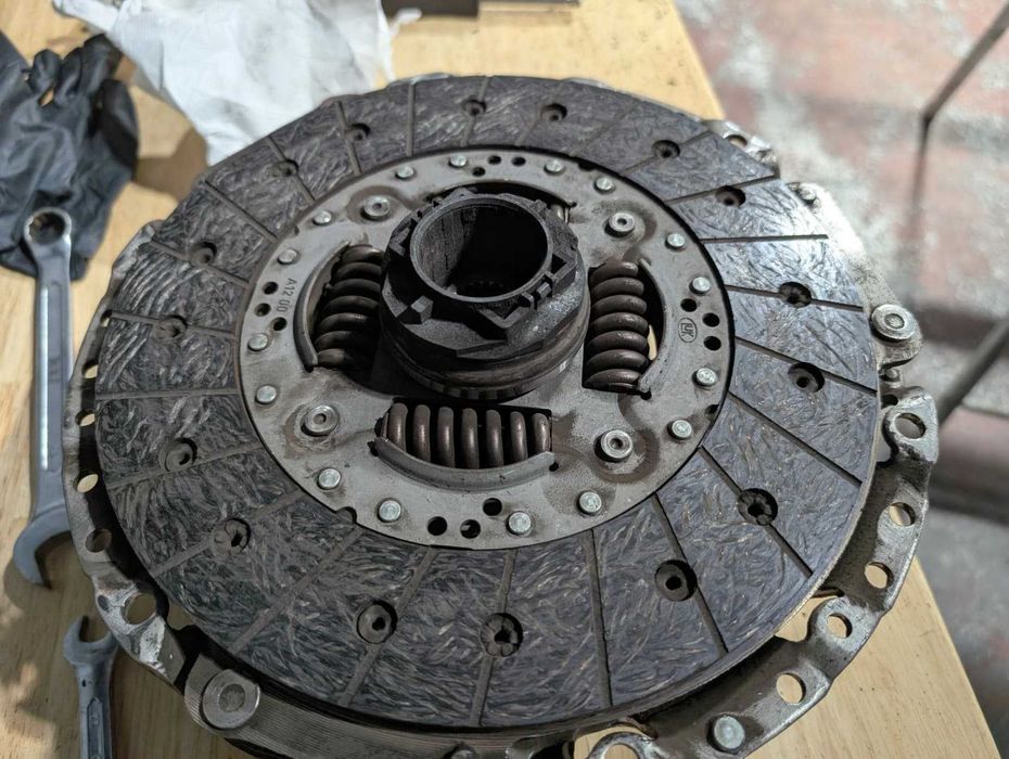 Kit embraiagem completa da Sasch, pouco uso.