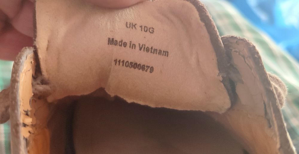 Продам чоловічі замшеві черевики Clarks.