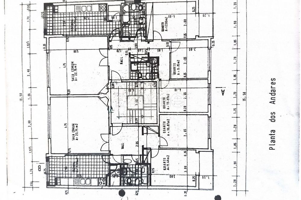 T2 remodelado com 108 m² em Carnaxide, junto à Escola Secundária