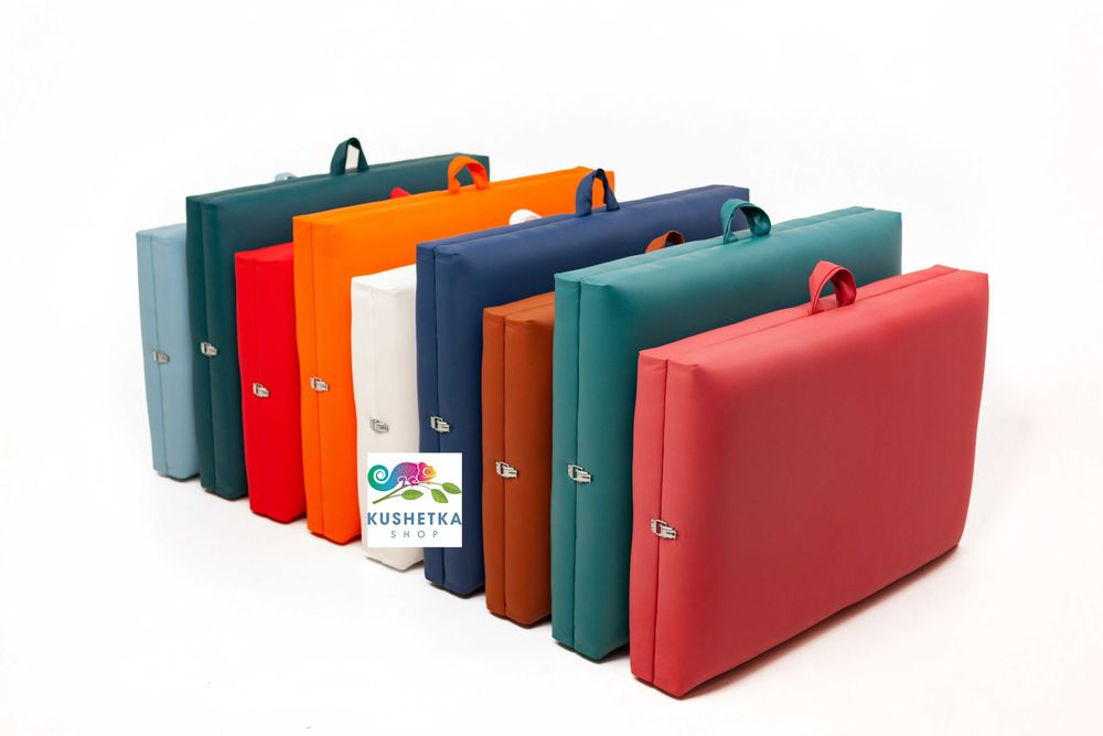 Виробник продає переносні кушетки з отвором – авто відкривання