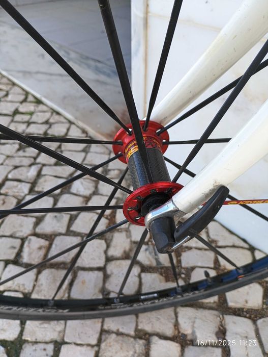 Bicicleta KTM carbono