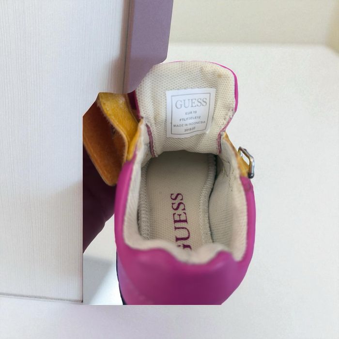 Guess – różowe sneakersy dziecięce r. 19