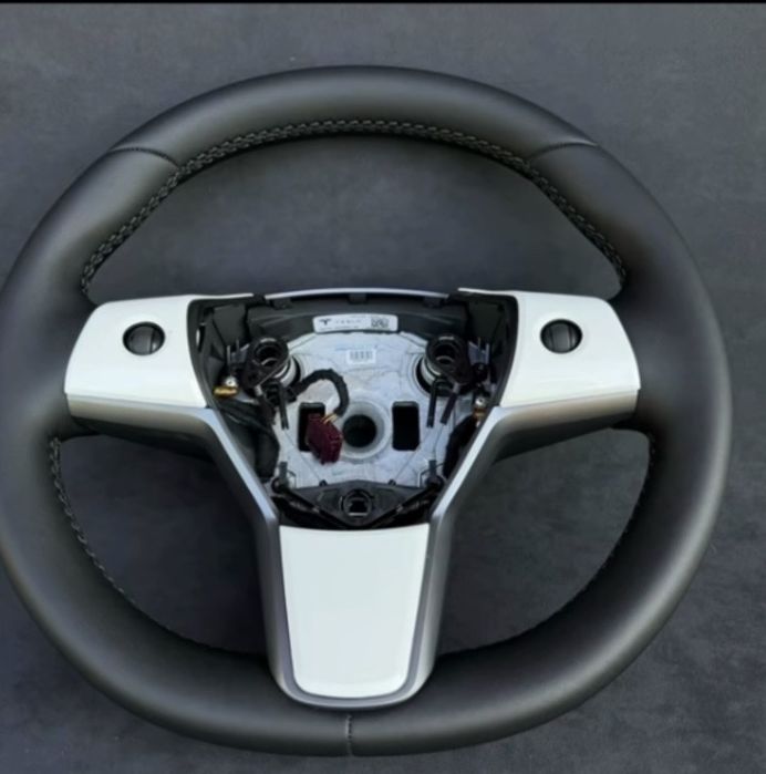 TESLA  Model 3 перетяжка керма /перешивка руля/обмін тесла