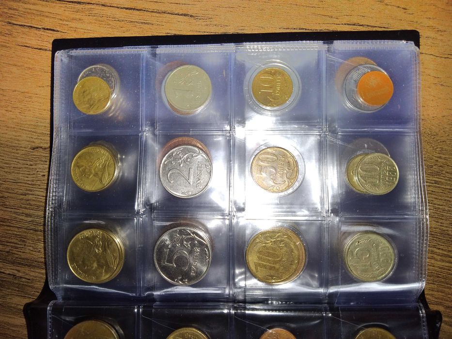 Klaser z monetami świata 96 zł , każda inna. 7