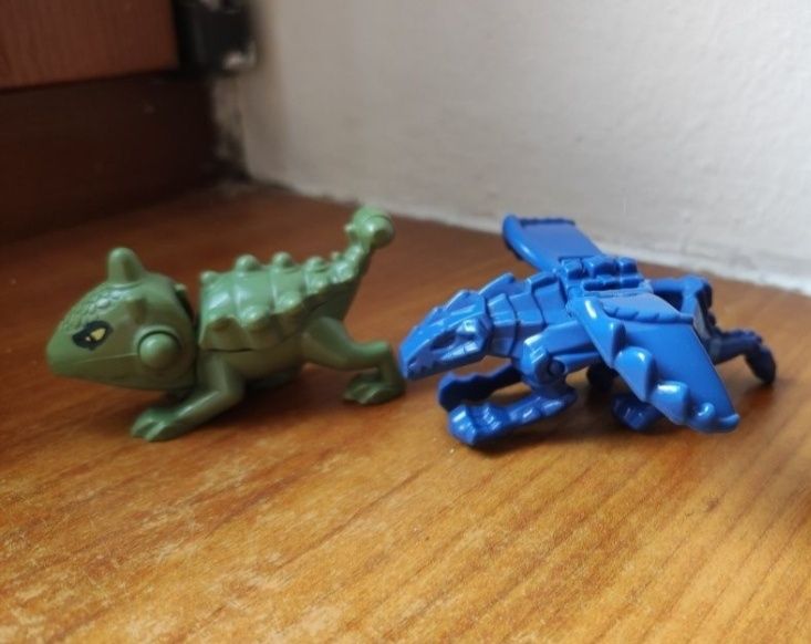 Різні іграшки Кіндер kinder. Дивіться фото.