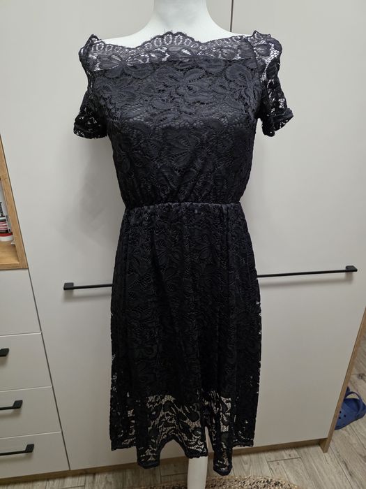 Sukienka czarna koronkowa M