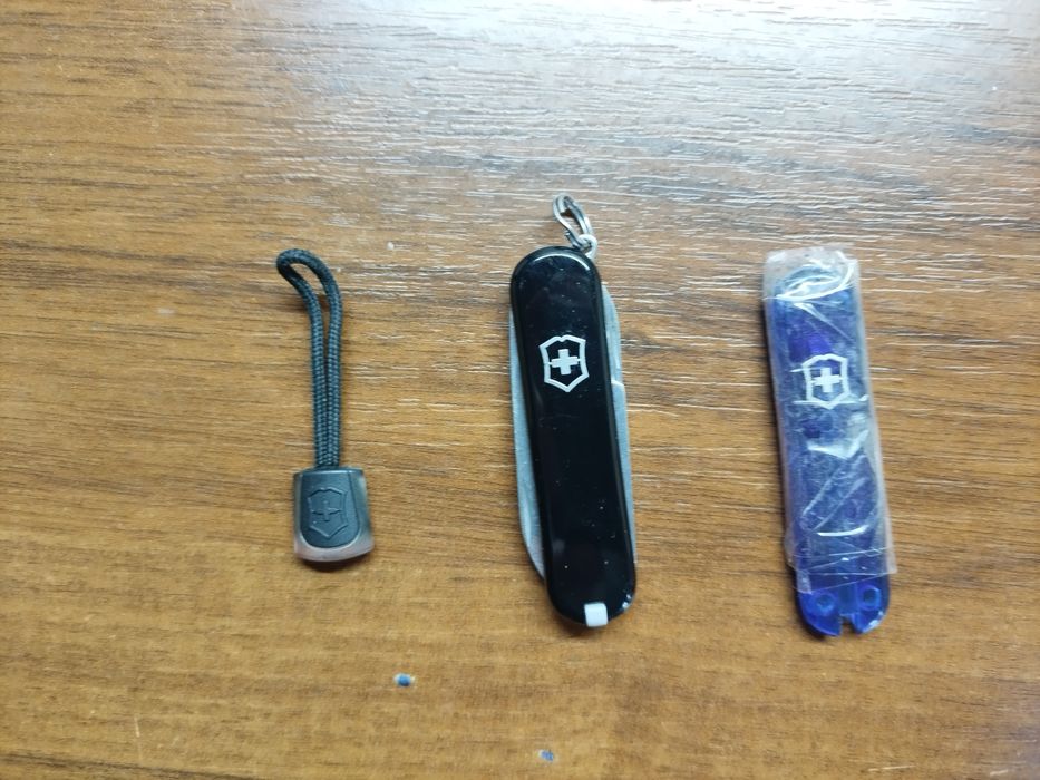 Ніж-брелок Victorinox Classic SD Black. НОВІ накладки + Чек + Бонуси.