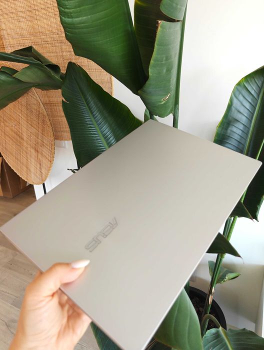 ASUS ZenBook UX325EA / Teclado Russo / 13,3" OLED / i5 / 16GB / SSD 512GB / Bateria Nova
