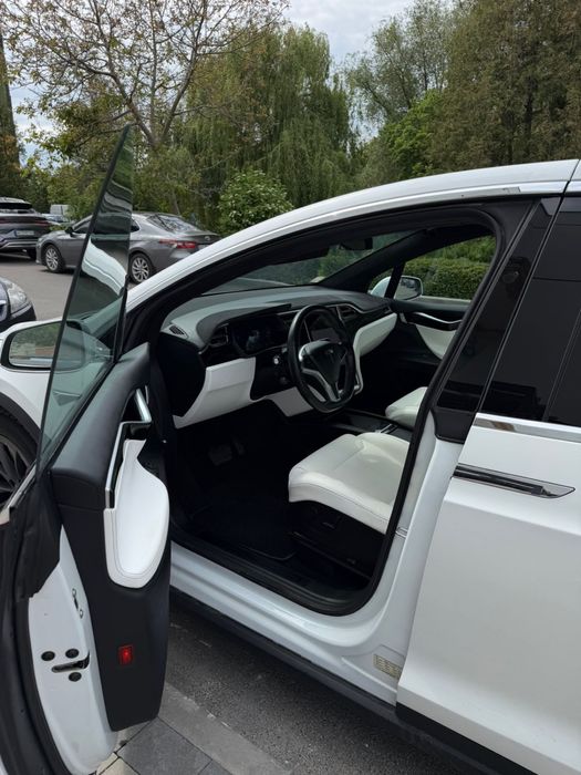 Tesla Model X 2017 VIN 5YJXCBE22HF050407 фото оголошення 6 з 13