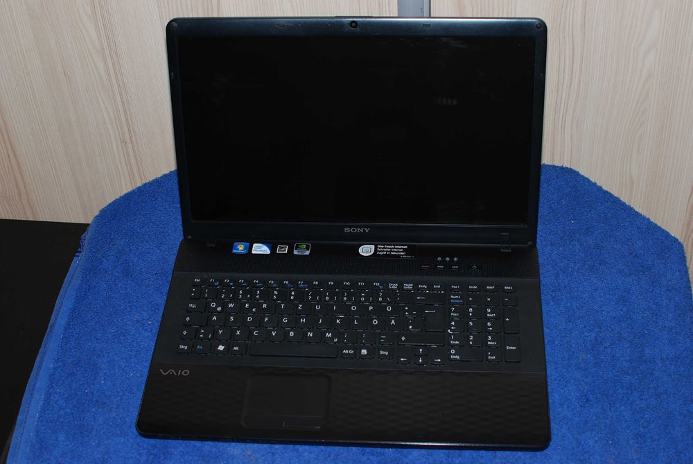 Laptop Sony Vaio  Intel 17,3" LED 6/500GB grafika 1 GB