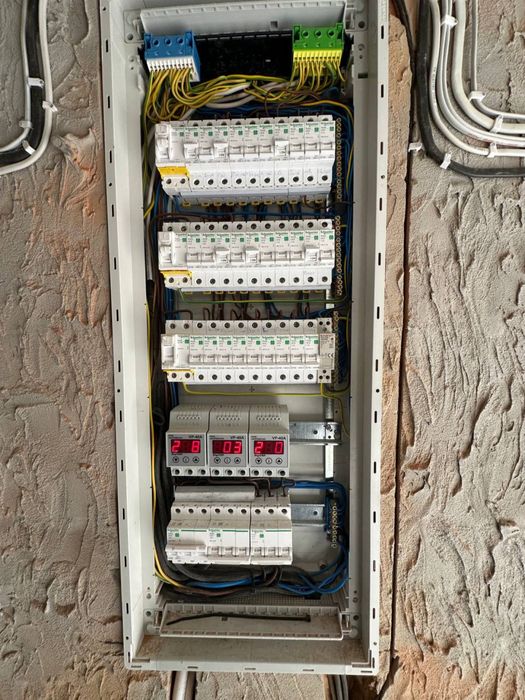 Продам котедж з міськими комунікаціями та гаражем