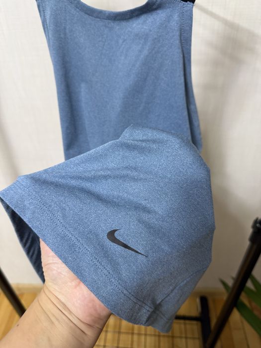Жіноча майка Nike