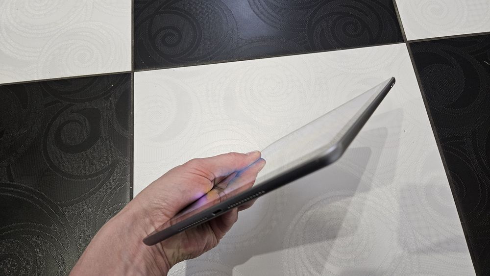 Ipad 5 a1822 32gb wi-fi чистий