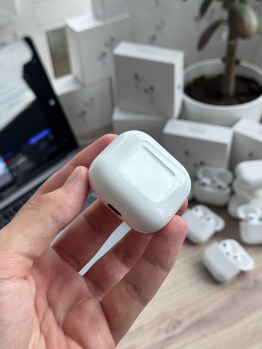 Магазин б/у Кейс AirPods 4 A3058 A3050 A3053 Оригинал