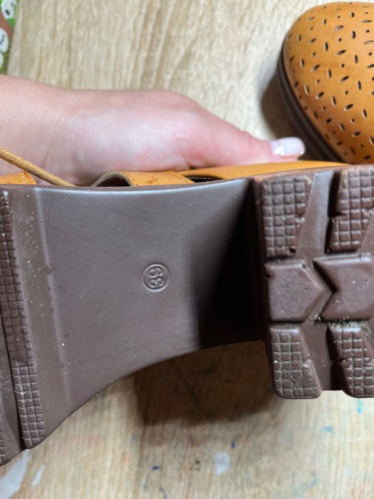 Босоніжки закриті