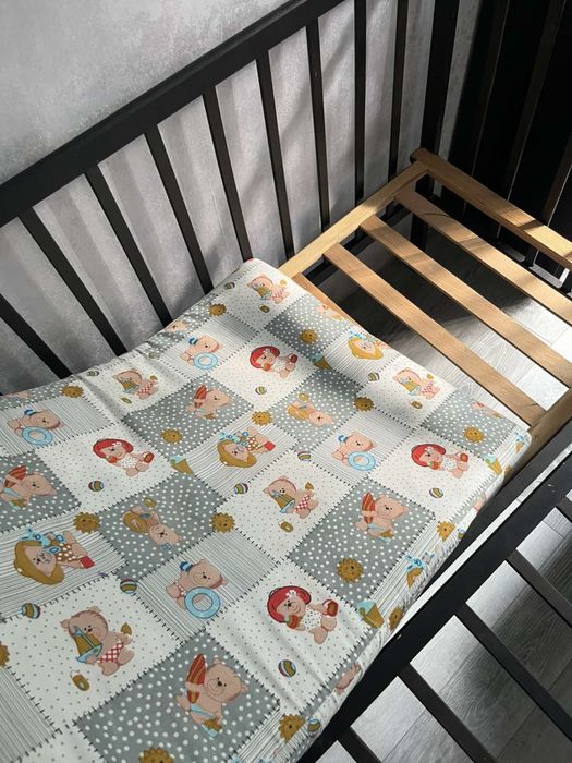 Продам маятниковую детскую кроватку