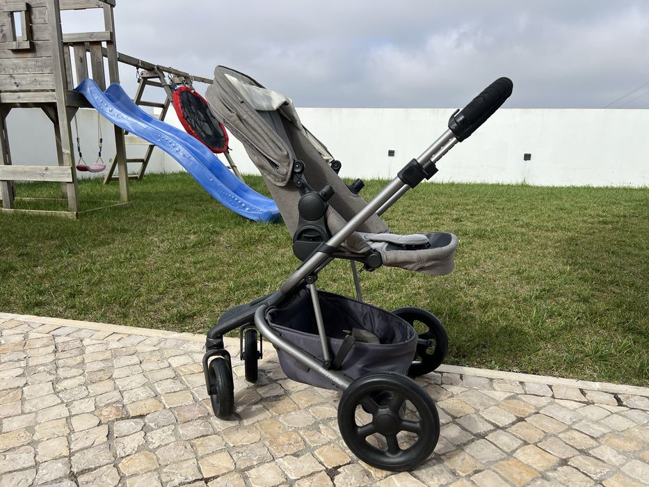 Carrinho de bebé e alcofa