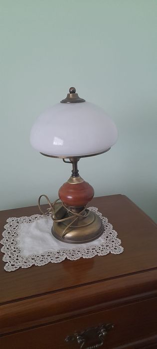 Candeeiro de vidro e madeira