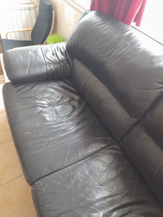 Sofá em pele preto