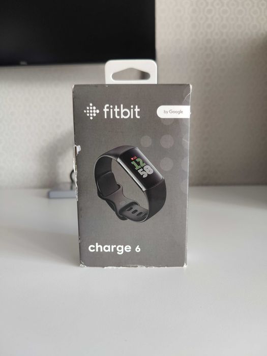 Fitbit Charge 6 by Google - новий фітнес-браслет / смарт-годинник