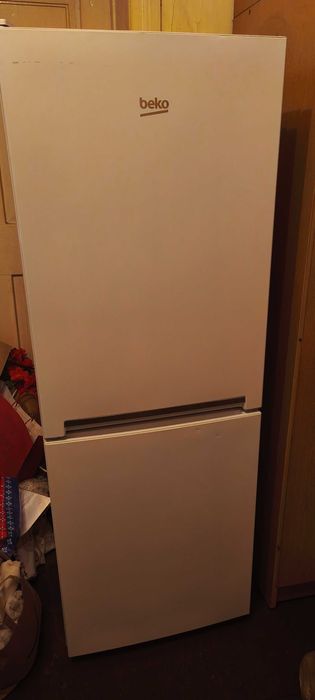 Lodówka BEKO RCSA240K20W