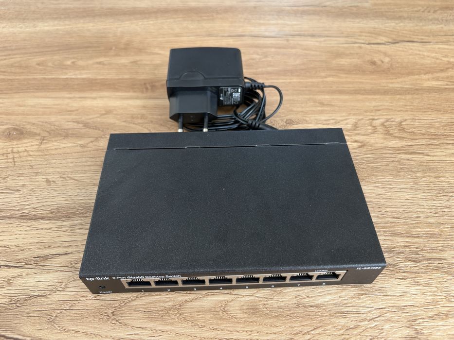 Switch Gigabit 8 Portas TP-Link TL-SG108S (Com Carregador)