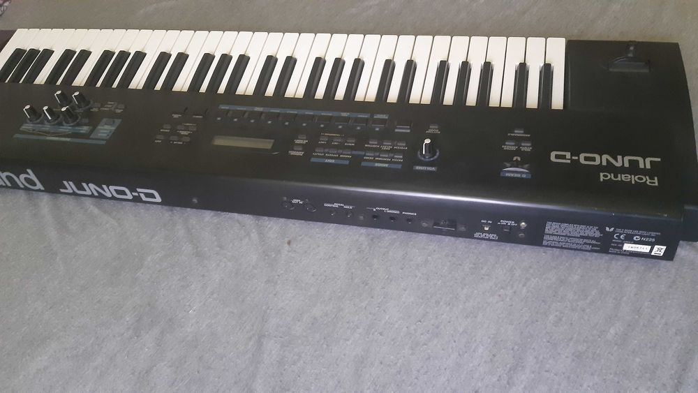 Roland Juno D - syntezator + pokrowiec + oryginalny zasilacz