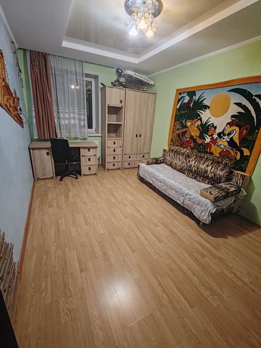 Здається в оренду 4х кімнатна квартира.